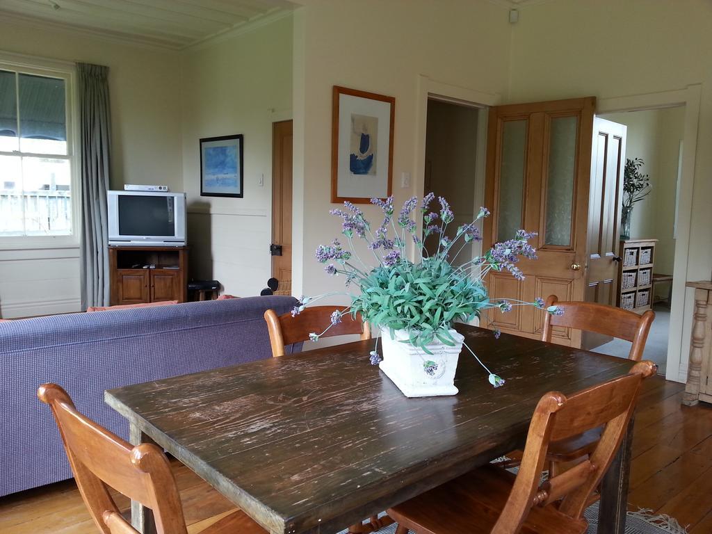 The Vicarage Martinborough Villa Ruang foto