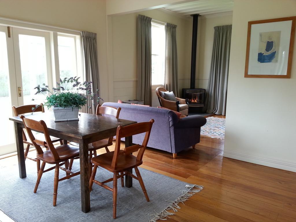 The Vicarage Martinborough Villa Ruang foto