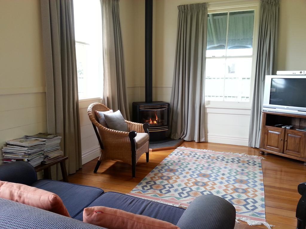 The Vicarage Martinborough Villa Ruang foto