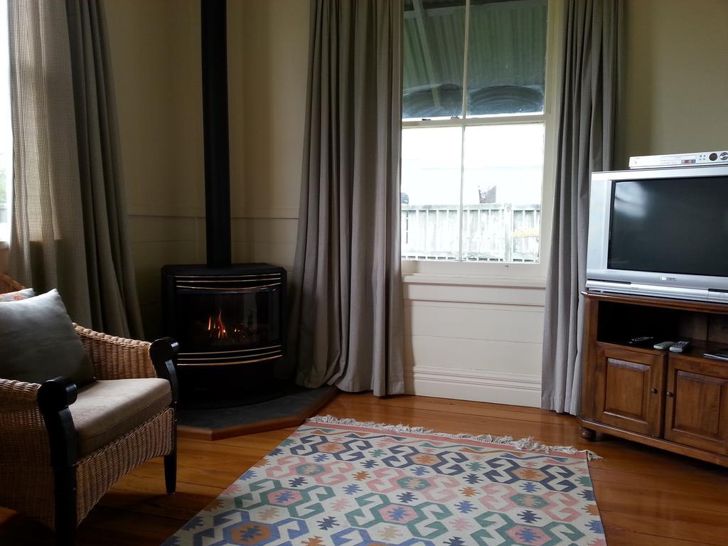 The Vicarage Martinborough Villa Ruang foto