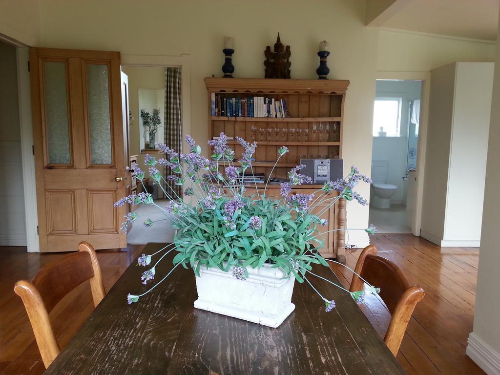 The Vicarage Martinborough Villa Ruang foto