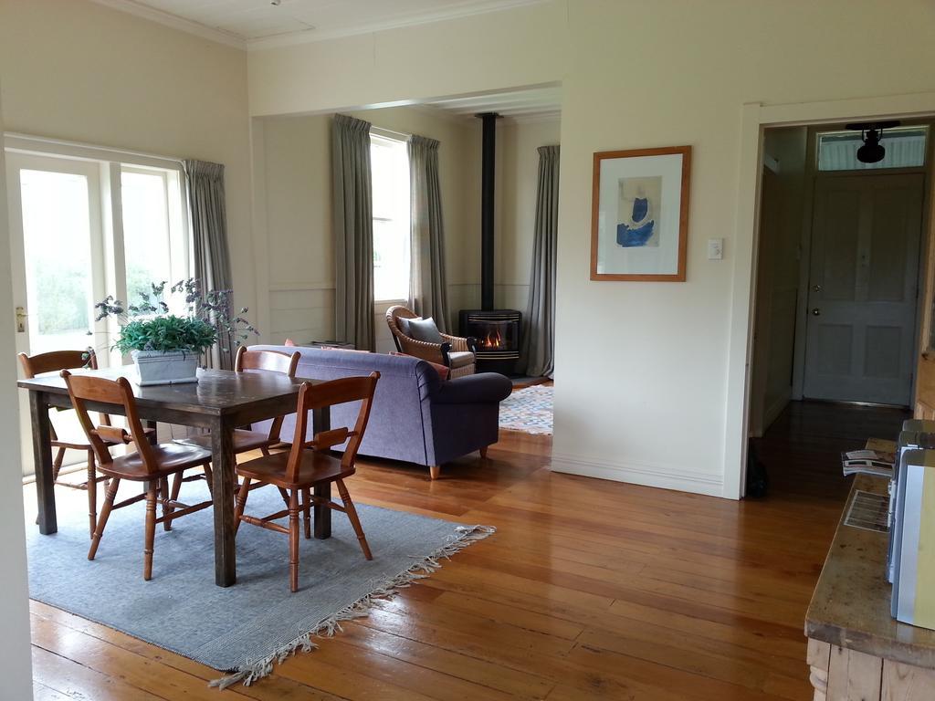 The Vicarage Martinborough Villa Ruang foto