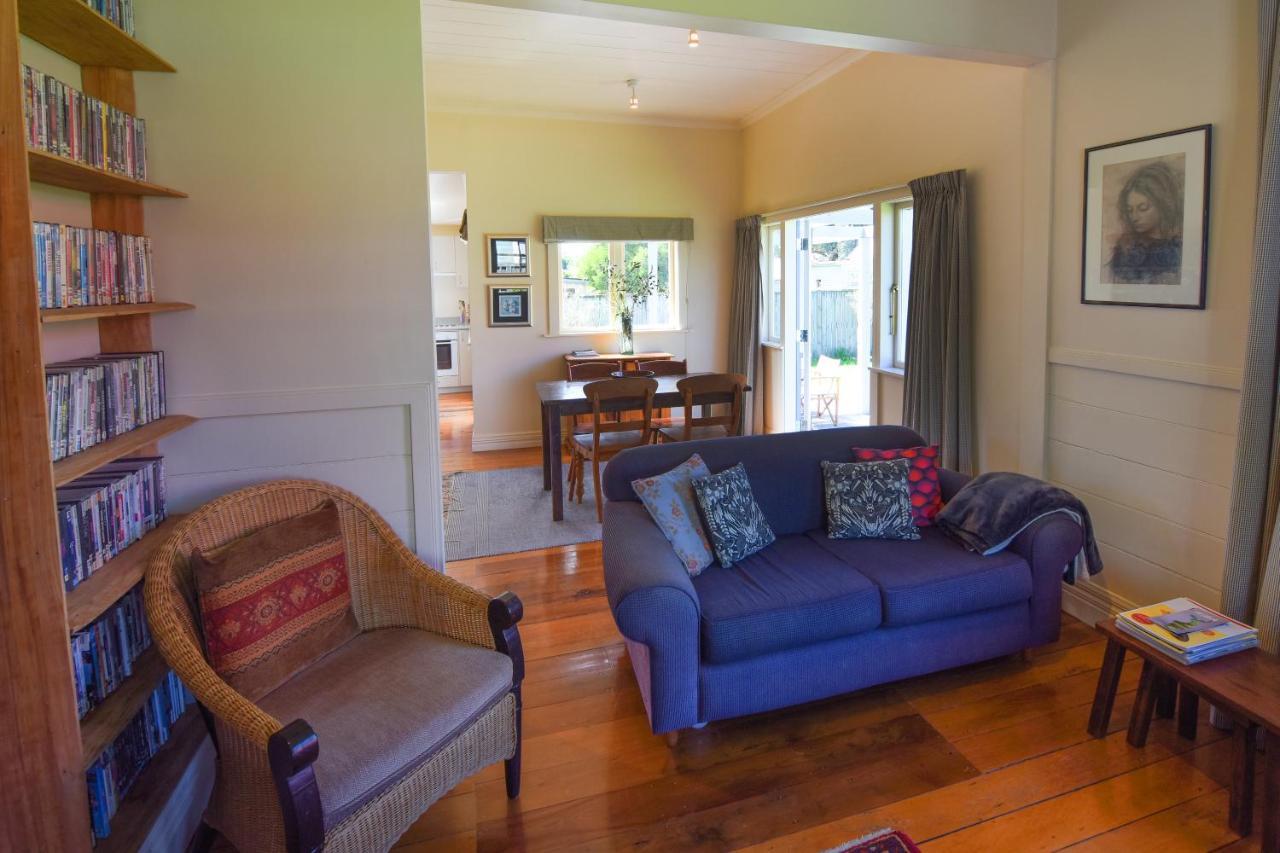The Vicarage Martinborough Villa Bagian luar foto