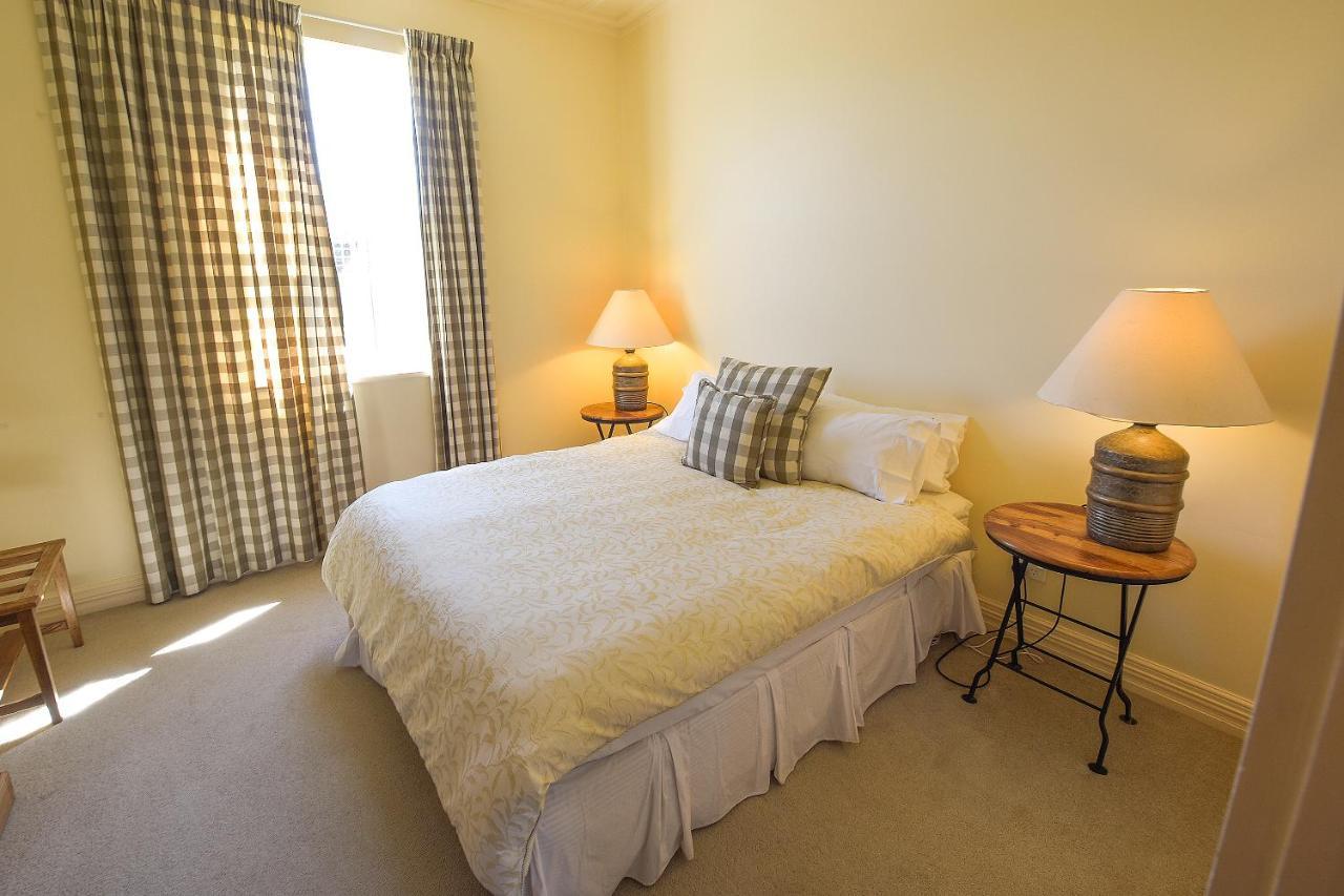 The Vicarage Martinborough Villa Bagian luar foto