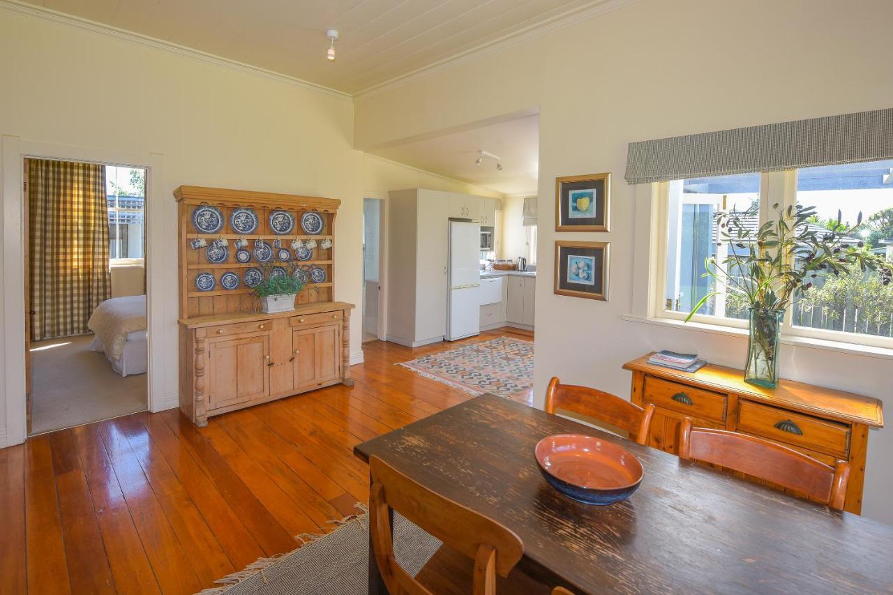 The Vicarage Martinborough Villa Bagian luar foto