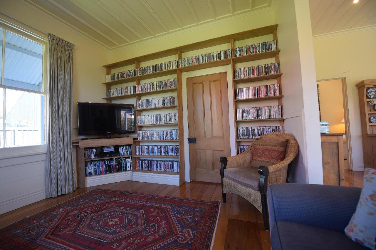 The Vicarage Martinborough Villa Bagian luar foto
