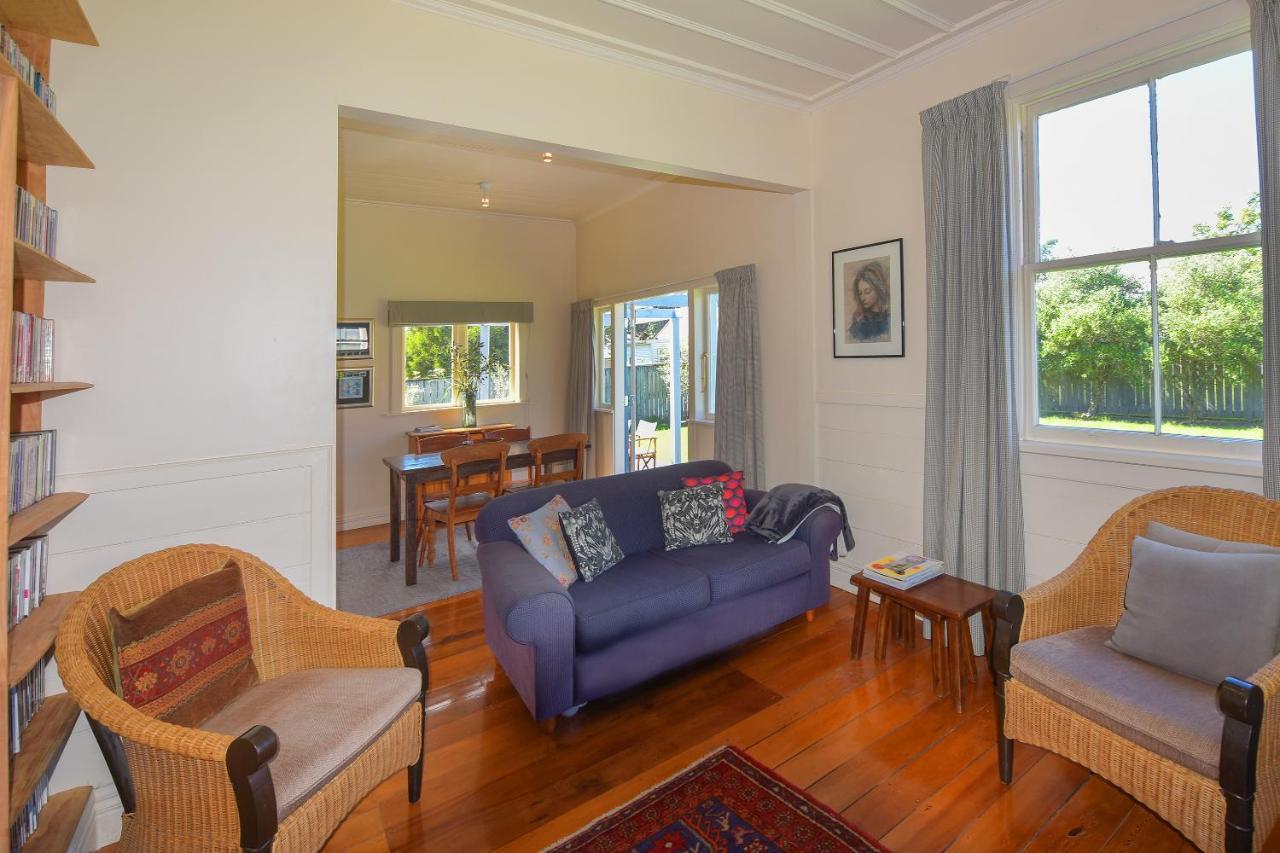 The Vicarage Martinborough Villa Bagian luar foto