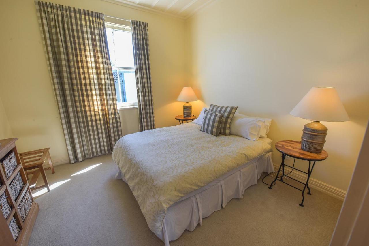 The Vicarage Martinborough Villa Bagian luar foto