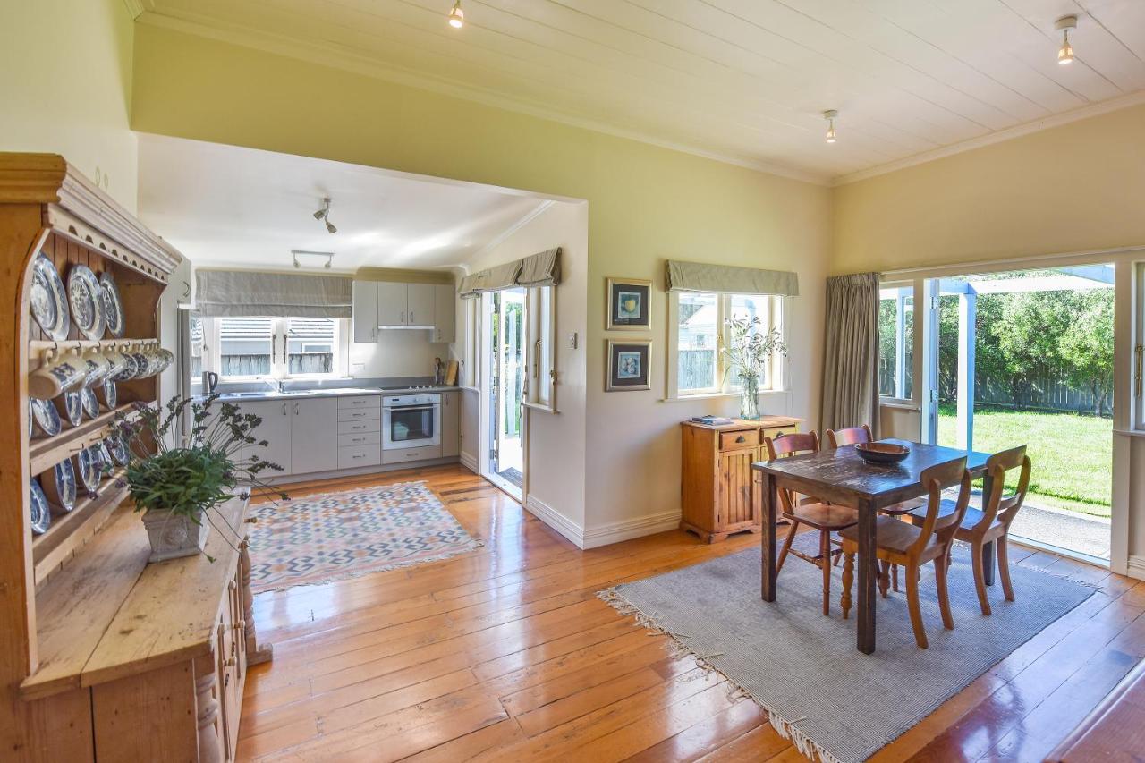 The Vicarage Martinborough Villa Bagian luar foto