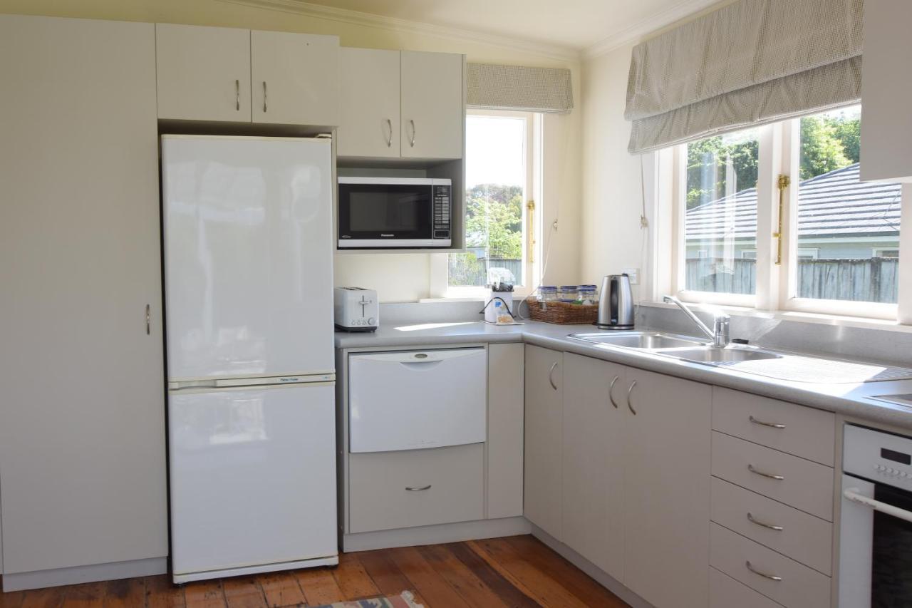 The Vicarage Martinborough Villa Bagian luar foto