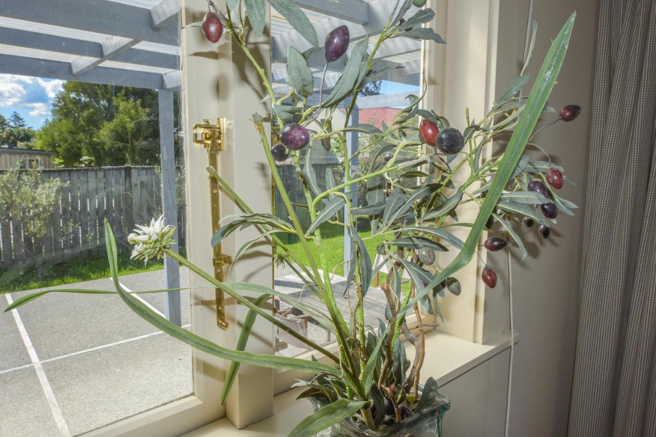 The Vicarage Martinborough Villa Bagian luar foto