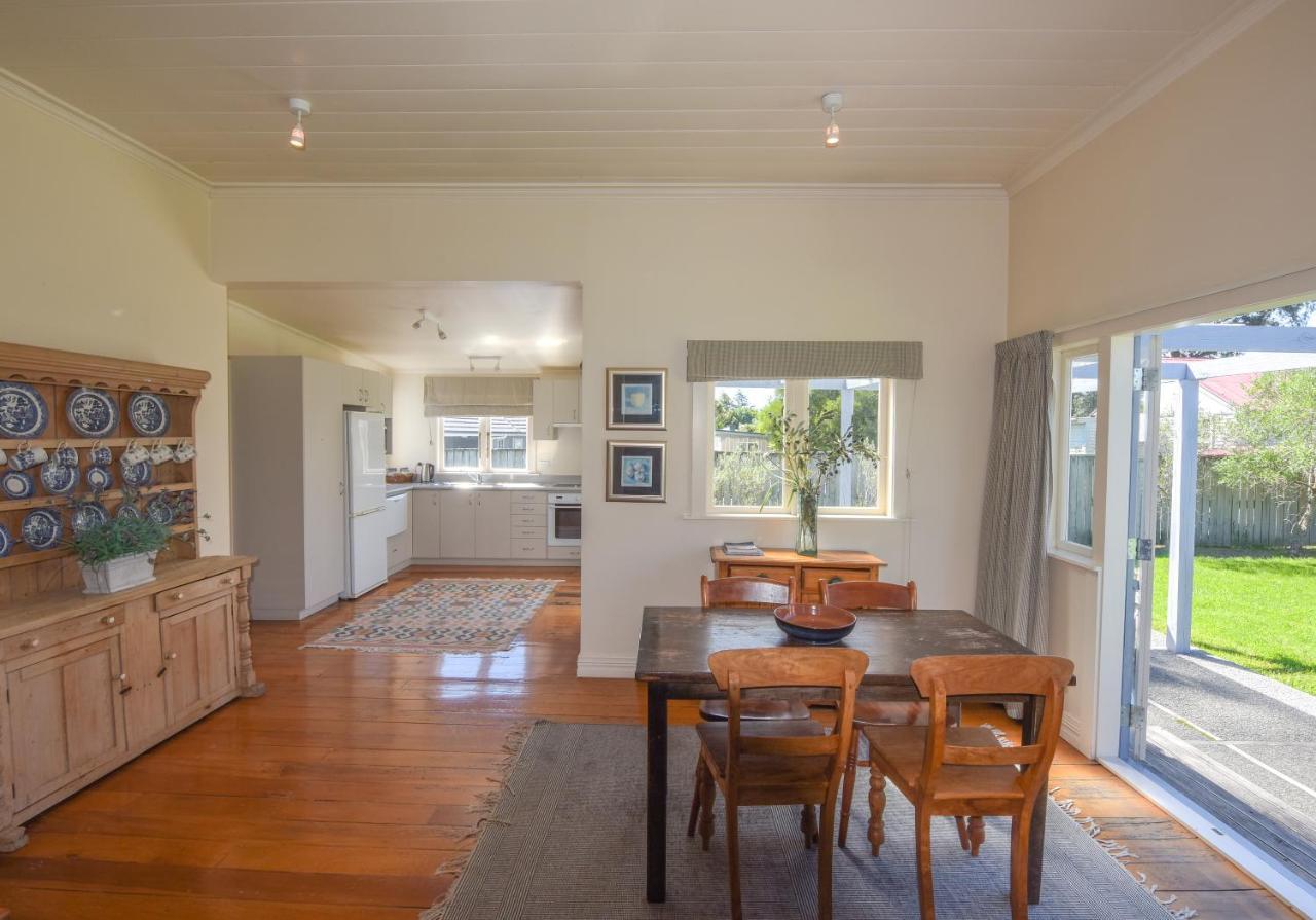 The Vicarage Martinborough Villa Bagian luar foto